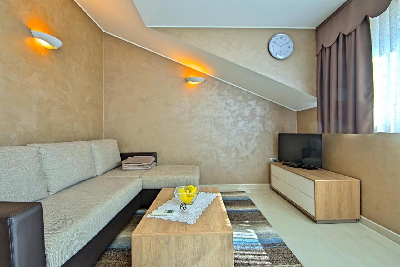 Apartments Riva-Interauto Umag Exterior foto