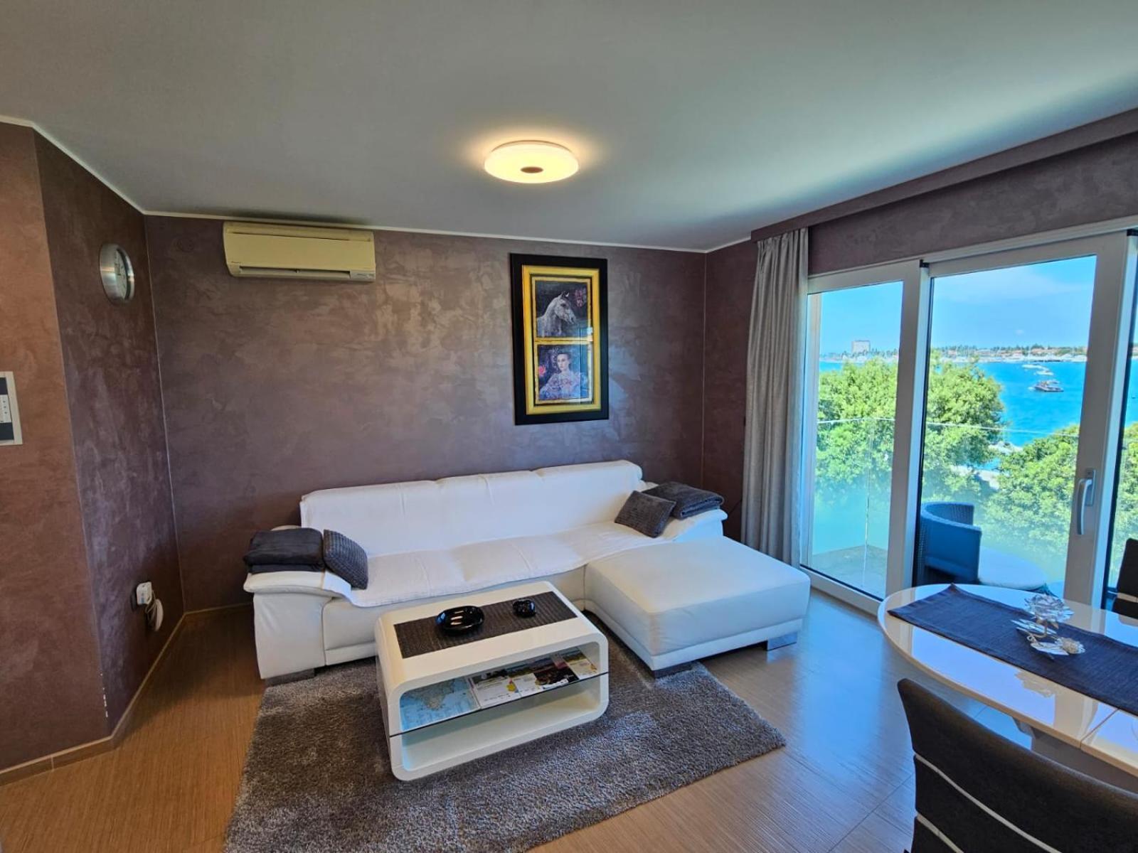 Apartments Riva-Interauto Umag Exterior foto