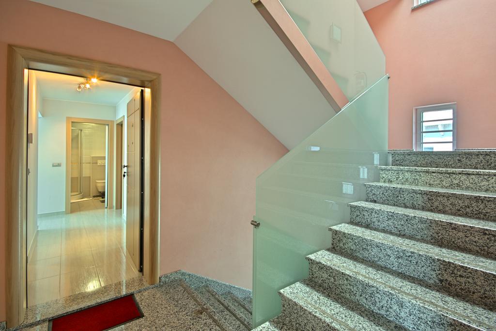 Apartments Riva-Interauto Umag Exterior foto