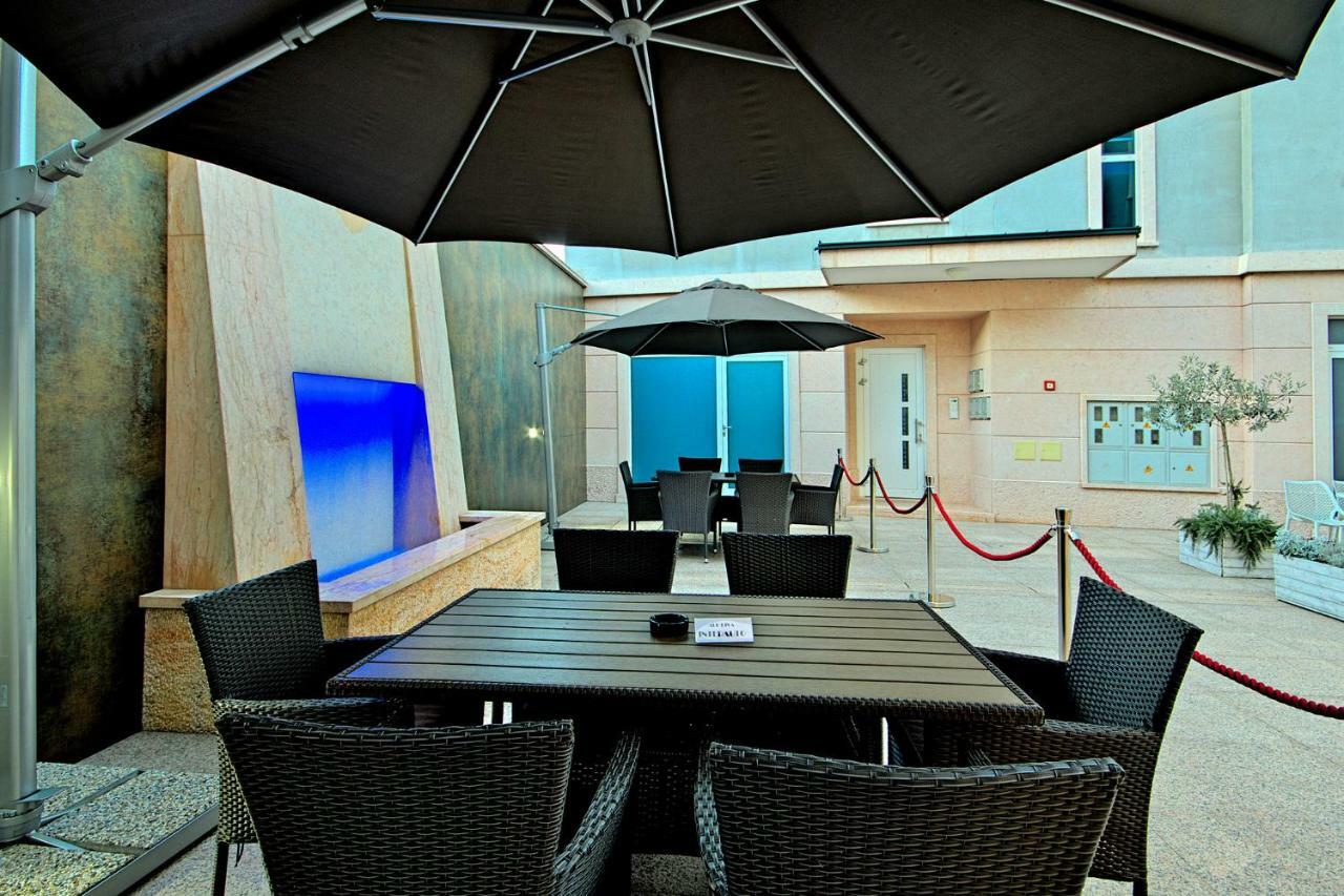 Apartments Riva-Interauto Umag Exterior foto